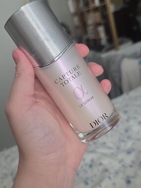 Dior Capture Totale Le Sérum - Silver and Cream Elegance